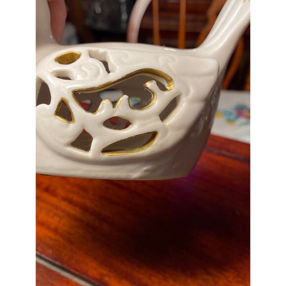 VTG White Ceramic Dove Bird with gold accents Reticulated side openings GUC - Picture 14 of 15